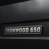 Traeger Ironwood 650 Starter-Set inkl. Abdeckhaube + Frontablage & Pellets