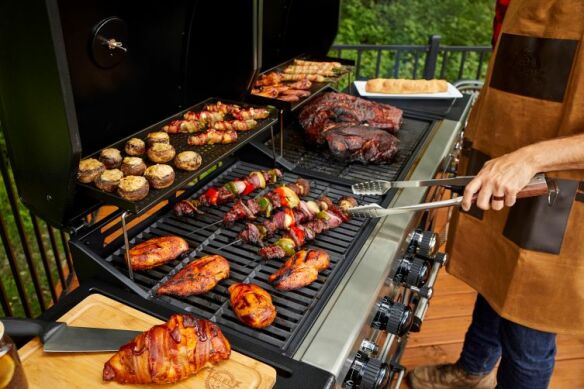 Pit Boss Memphis Ultimate Gas- und Holzkohle-Kombi-Grill mit Smoker
