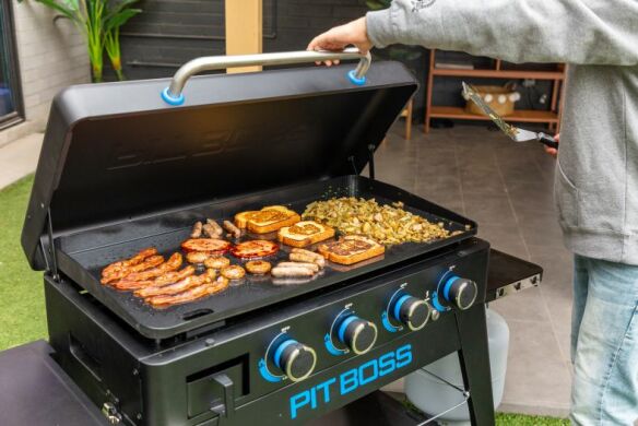 Pit Boss Ultimate Plancha Gasgrill 4 Brenner inkl. Plancha Starter Set