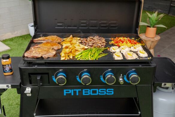 Pit Boss Ultimate Plancha Gasgrill 4 Brenner inkl. Plancha Starter Set