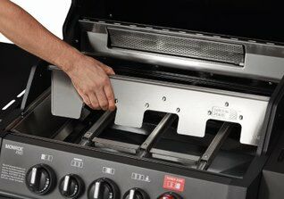 Enders Gasgrill Monroe Pro 4 SIK Turbo Shadow Mod.2025 inkl. Grillbürste