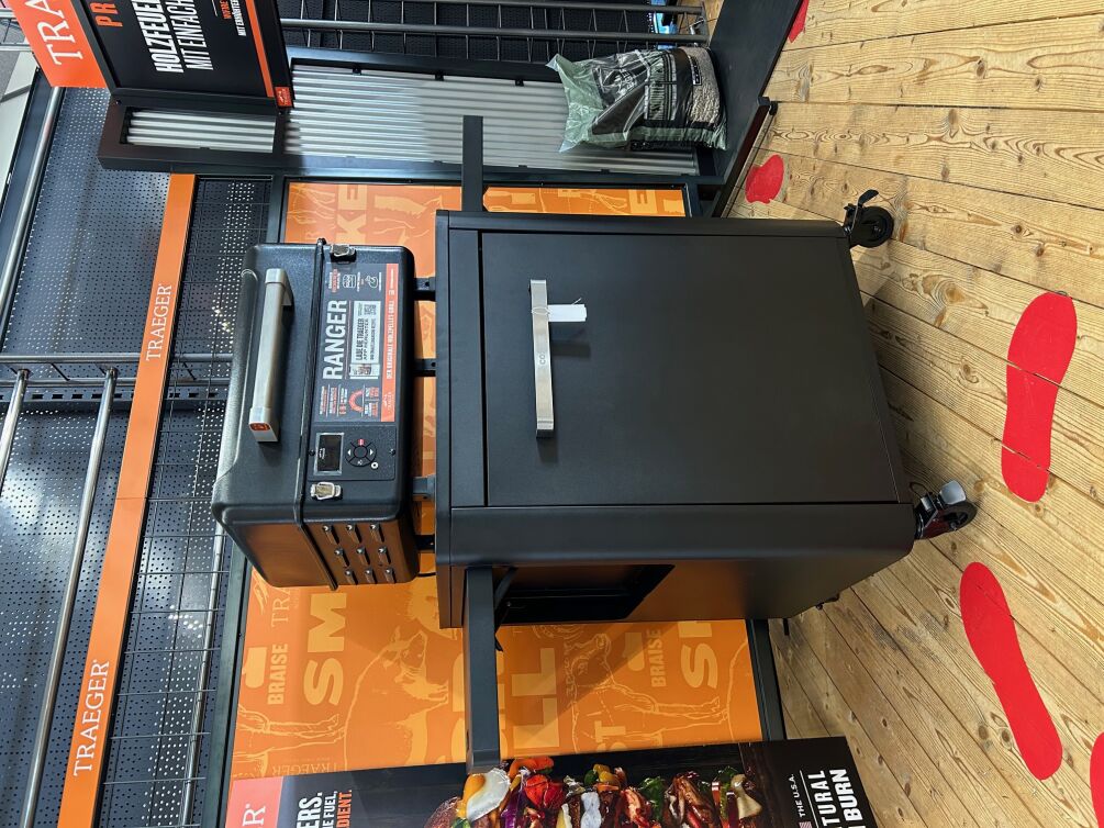 Traeger Pelletgrill Ranger mit Unterschrank & Abdeckhaube 90522SetR