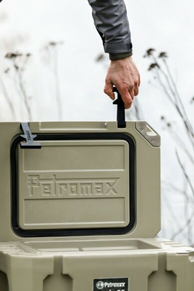 Petromax Kühlbox 25 Liter sand Ultra-Passivkühlsystem