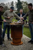 Moesta Feuerplattengrill  Bandit 2.0 FirePlace inkl. 4 x Ablagebretter schwarz/-oben + Sizzle Rost & Burgerpresse