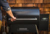 Traeger Pelletgrill Ironwood 885 inkl. Abdeckhaube+ Frontablage & 2x 9 kg Pellets 