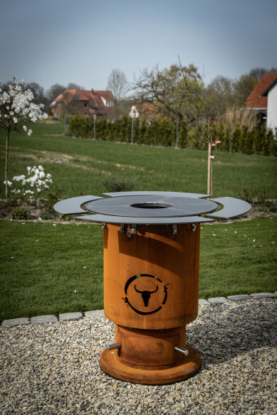 Moesta Feuerplattengrill  Bandit 2.0 FirePlace inkl. 4 x Ablagebretter schwarz/-oben + Sizzle Rost & Burgerpresse