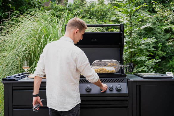 Napoleon Einbau/- Built-In Gasgrill 300 Series Mattschwarz mit Untergestell, Abdeckhaube & Drehspieß