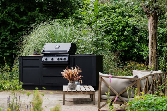 Napoleon Einbau/- Built-In Gasgrill 300 Series Mattschwarz mit Untergestell, Abdeckhaube & Drehspieß