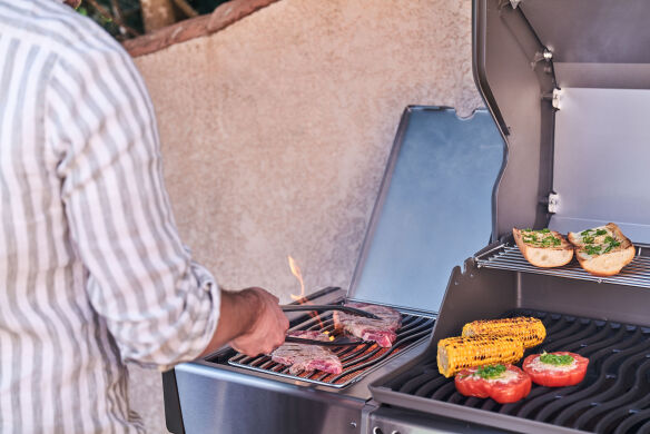 Napoleon Gasgrill Rogue PRO 425 SIB Edelstahl mit Infrarot-Seitenbrenner SIZZLE ZONE