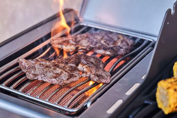 Napoleon Gasgrill Rogue PRO 425 SIB Edelstahl mit Infrarot-Seitenbrenner SIZZLE ZONE