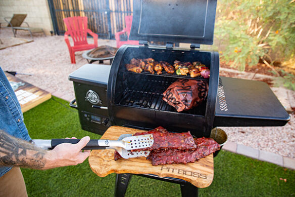 Pit Boss Navigator 550 Holzpellet Grill ink. Frontablage + Abdeckhaube & 9kg Pellets