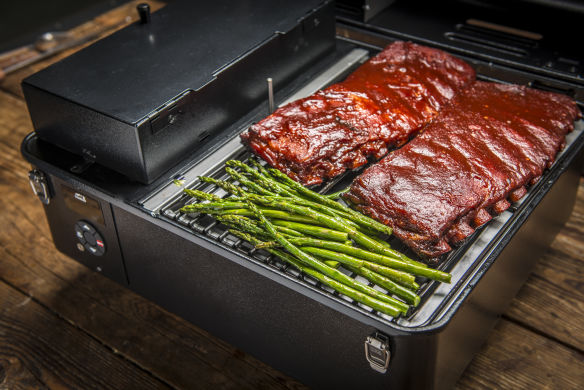 Traeger Pelletgrill Ranger inkl. Gussplatte & 9 kg Pellets 