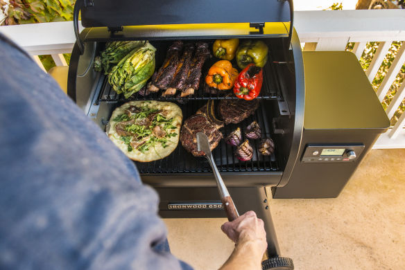 Traeger Pelletgrill  Ironwood 650 inkl. Frontablage & 9 Kg Pellets
