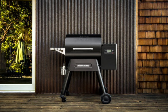 Traeger Pelletgrill  Ironwood 650 inkl. Frontablage & 9 Kg Pellets