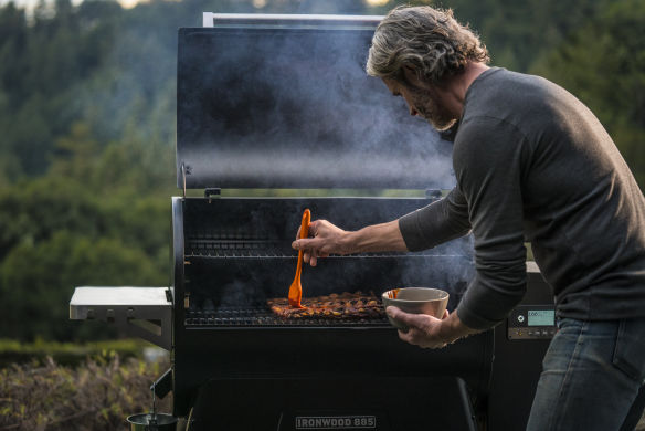 Traeger Pelletgrill Ironwood 885 inkl. 2x 9kg Pellets