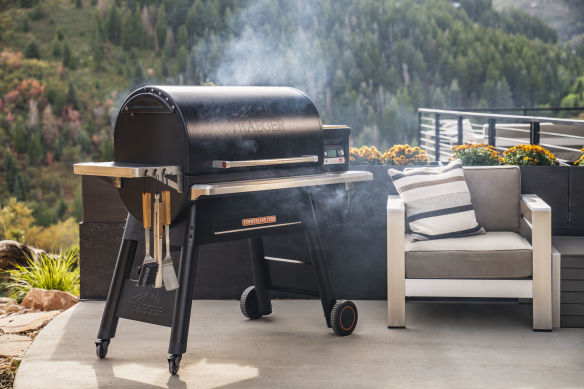 Traeger Starter-SET Timberline 1300 D2 Edition 2023 inkl. Abdeckhaube & 9kg Pellets 