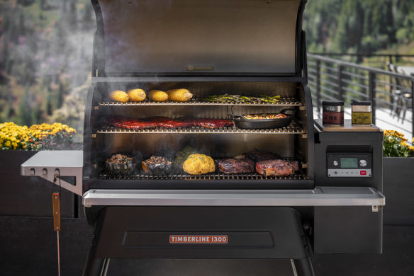 Traeger Starter-SET Timberline 1300 D2 Edition 2023 inkl. Abdeckhaube & 9kg Pellets 
