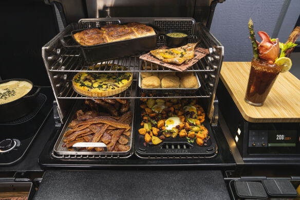 Traeger Pelletgrill Timberline inkl. Abdeckhaube & Ablagefach + 2x 9kg Pellets 