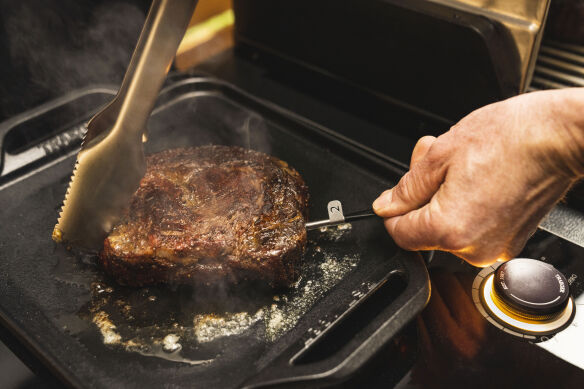 Traeger Pelletgrill Timberline inkl. Abdeckhaube & Ablagefach + 2x 9kg Pellets 