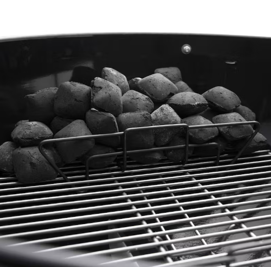 Weber Master-Touch E-6755 WBR CRAFTED Holzkohlegrill Ø 67 cm - Black inkl. Anzündset + Grillkohle